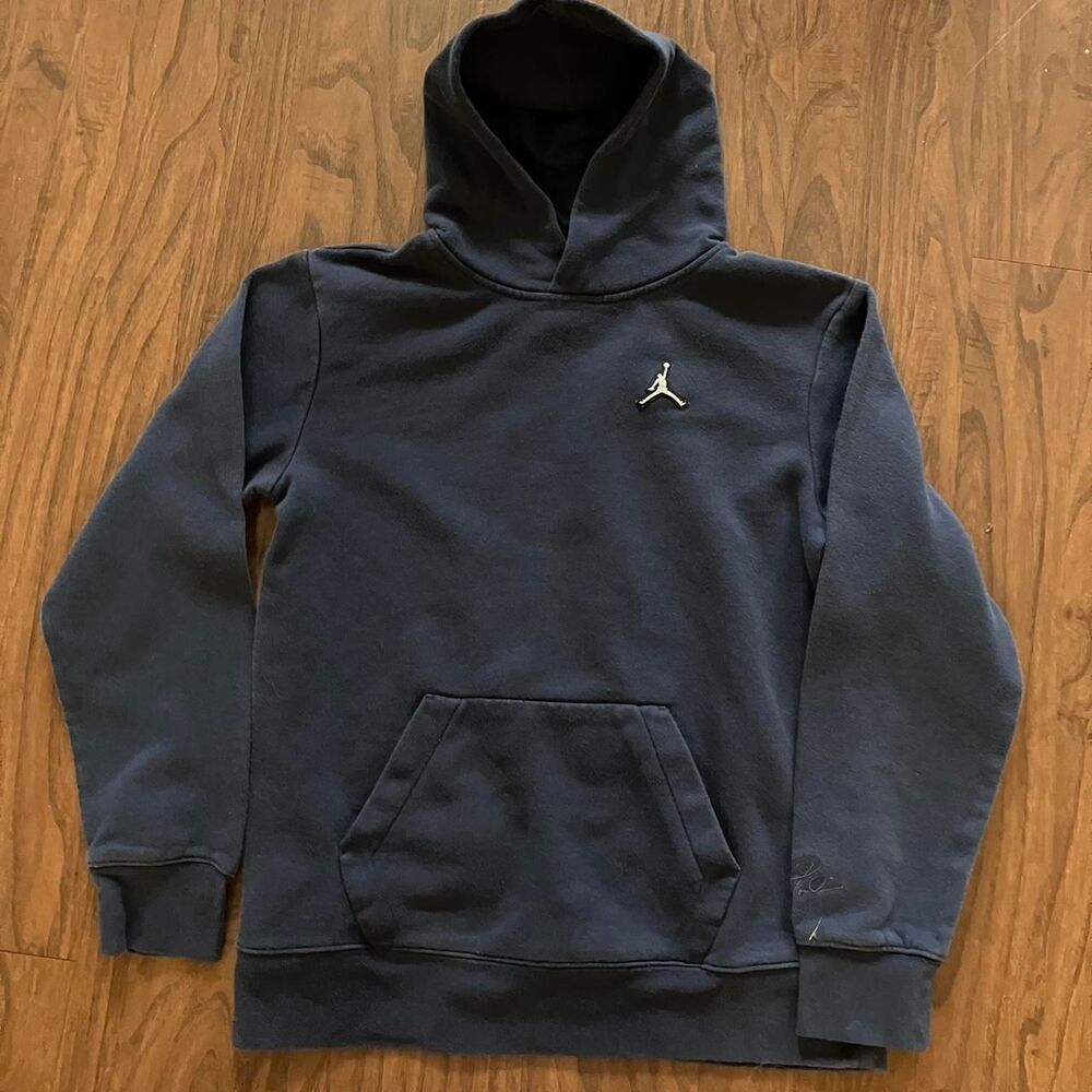 Jordan Men's Navy and Blue T-shirt
